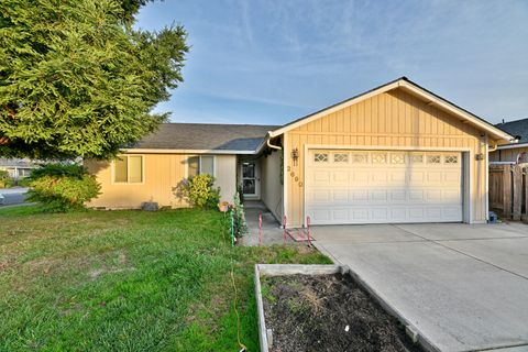 Tiny photo for 2690 Cummings Lane, Medford, OR 97501 (MLS # 220212592)