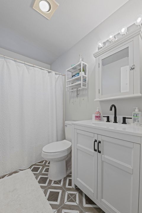 Tiny photo for 2690 Cummings Lane, Medford, OR 97501 (MLS # 220212592)