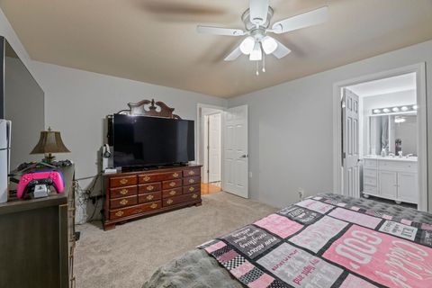 Tiny photo for 2690 Cummings Lane, Medford, OR 97501 (MLS # 220212592)