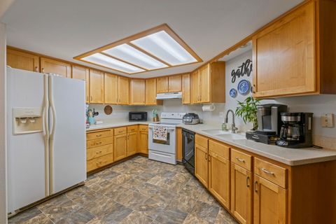 Tiny photo for 2690 Cummings Lane, Medford, OR 97501 (MLS # 220212592)