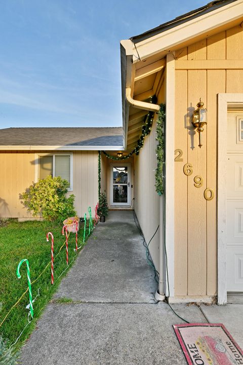 Tiny photo for 2690 Cummings Lane, Medford, OR 97501 (MLS # 220212592)