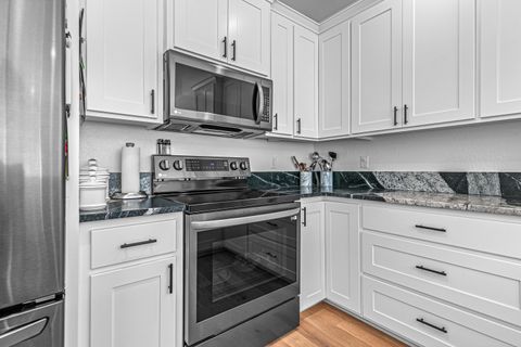 Tiny photo for 303 Everett Way, Talent, OR 97540 (MLS # 220215063)