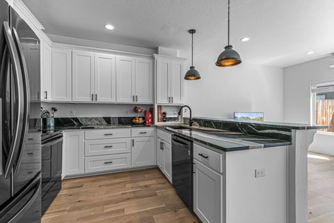 Tiny photo for 303 Everett Way, Talent, OR 97540 (MLS # 220215063)