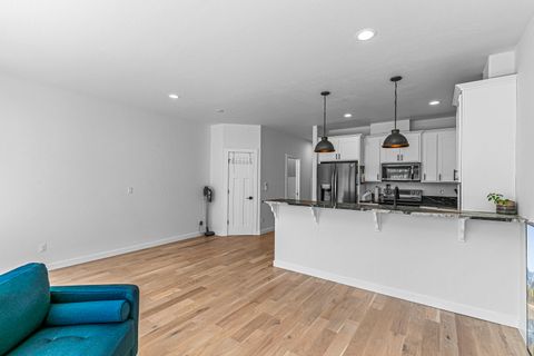 Tiny photo for 303 Everett Way, Talent, OR 97540 (MLS # 220215063)