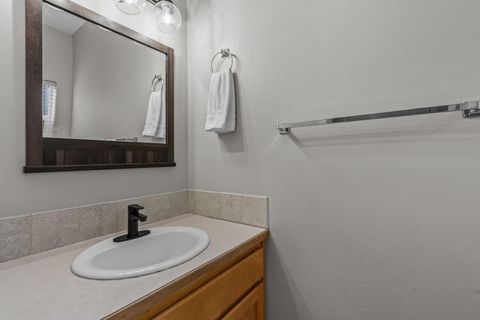 Tiny photo for 1394 NE Ochoco Avenue, Prineville, OR 97754 (MLS # 220215876)