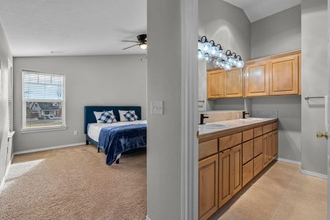 Tiny photo for 1394 NE Ochoco Avenue, Prineville, OR 97754 (MLS # 220215876)