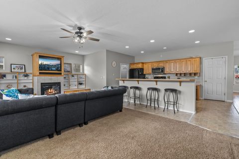 Tiny photo for 1394 NE Ochoco Avenue, Prineville, OR 97754 (MLS # 220215876)