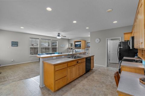 Tiny photo for 1394 NE Ochoco Avenue, Prineville, OR 97754 (MLS # 220215876)