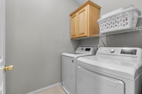 Tiny photo for 1394 NE Ochoco Avenue, Prineville, OR 97754 (MLS # 220215876)