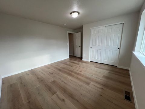 Tiny photo for 537 SE Ponderosa Drive, Madras, OR 97741 (MLS # 220212951)