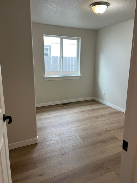 Tiny photo for 537 SE Ponderosa Drive, Madras, OR 97741 (MLS # 220212951)