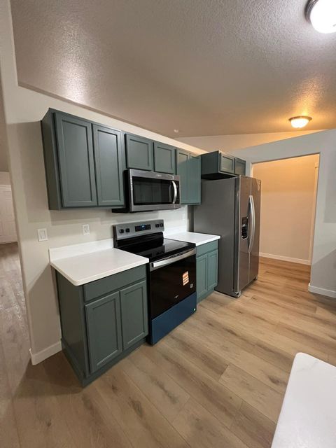 Tiny photo for 537 SE Ponderosa Drive, Madras, OR 97741 (MLS # 220212951)