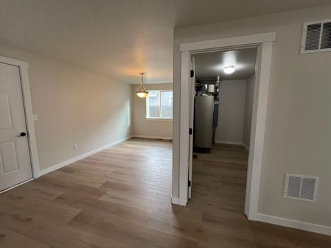 Tiny photo for 537 SE Ponderosa Drive, Madras, OR 97741 (MLS # 220212951)