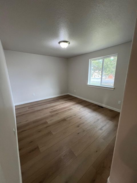Tiny photo for 537 SE Ponderosa Drive, Madras, OR 97741 (MLS # 220212951)
