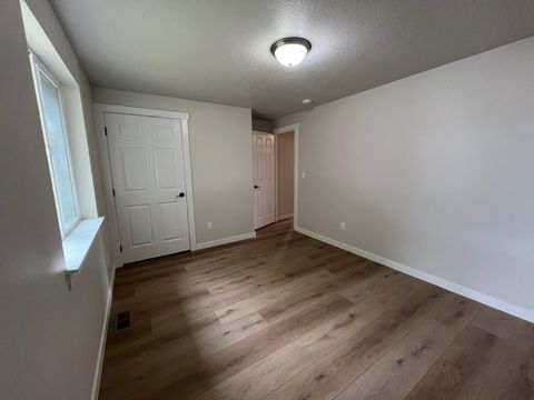 Tiny photo for 537 SE Ponderosa Drive, Madras, OR 97741 (MLS # 220212951)