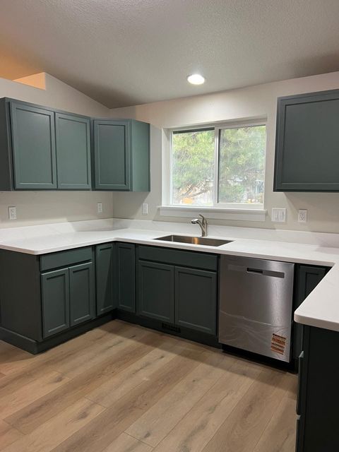 Tiny photo for 537 SE Ponderosa Drive, Madras, OR 97741 (MLS # 220212951)