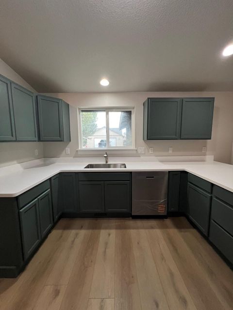 Tiny photo for 537 SE Ponderosa Drive, Madras, OR 97741 (MLS # 220212951)