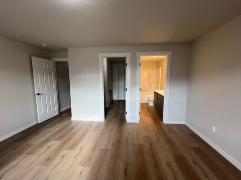 Tiny photo for 537 SE Ponderosa Drive, Madras, OR 97741 (MLS # 220212951)