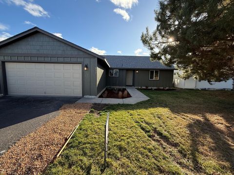 Tiny photo for 537 SE Ponderosa Drive, Madras, OR 97741 (MLS # 220212951)