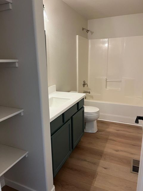 Tiny photo for 537 SE Ponderosa Drive, Madras, OR 97741 (MLS # 220212951)