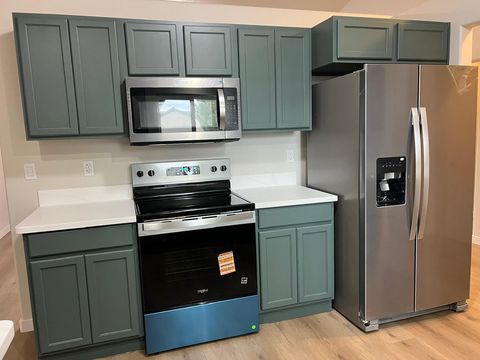 Tiny photo for 537 SE Ponderosa Drive, Madras, OR 97741 (MLS # 220212951)