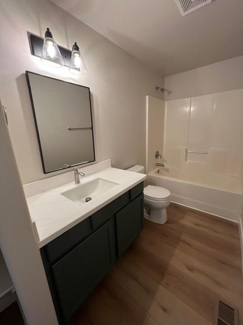 Tiny photo for 537 SE Ponderosa Drive, Madras, OR 97741 (MLS # 220212951)