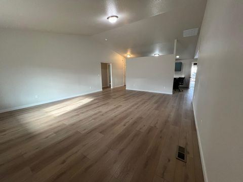 Tiny photo for 537 SE Ponderosa Drive, Madras, OR 97741 (MLS # 220212951)