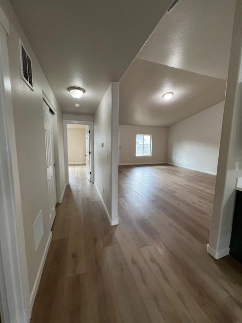 Tiny photo for 537 SE Ponderosa Drive, Madras, OR 97741 (MLS # 220212951)