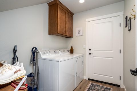 Tiny photo for 1153 Annalise Street, Central Point, OR 97502 (MLS # 220216874)