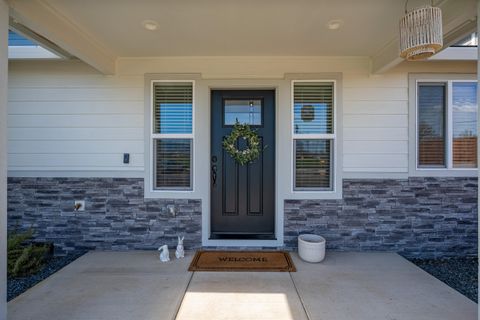 Tiny photo for 1153 Annalise Street, Central Point, OR 97502 (MLS # 220216874)