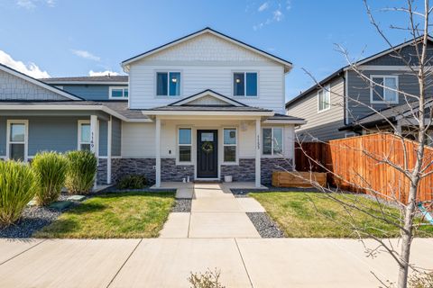 Photo of 1153 Annalise Street, Central Point, OR 97502 (MLS # 220216874)