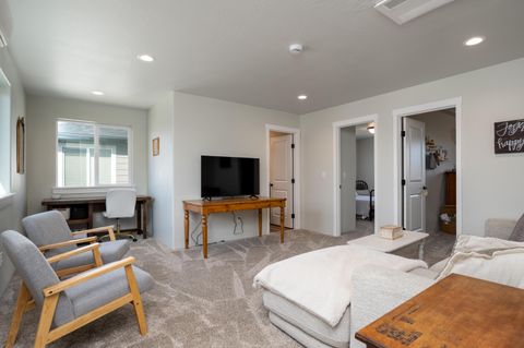 Tiny photo for 1153 Annalise Street, Central Point, OR 97502 (MLS # 220216874)