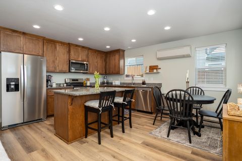 Tiny photo for 1153 Annalise Street, Central Point, OR 97502 (MLS # 220216874)