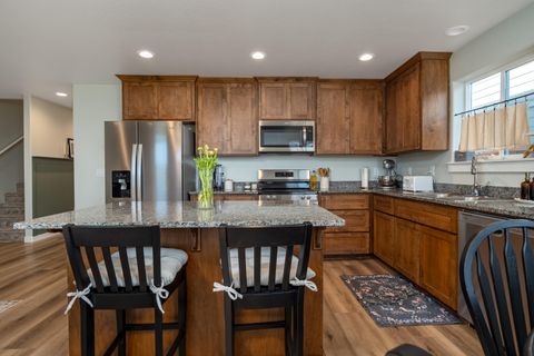 Tiny photo for 1153 Annalise Street, Central Point, OR 97502 (MLS # 220216874)