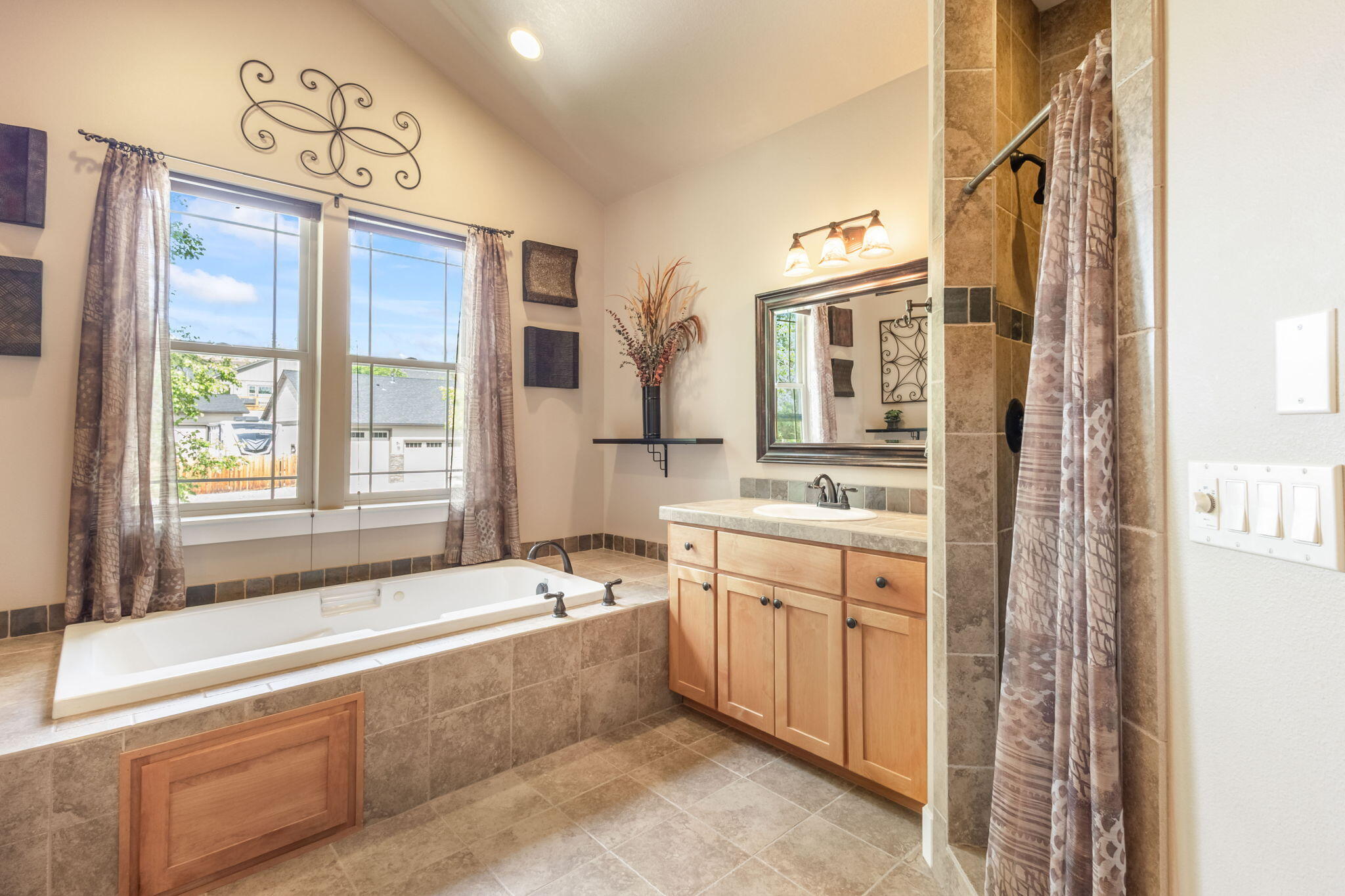 Kian Canyon - Residential