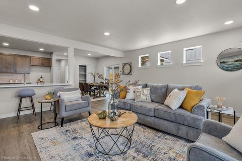 Tiny photo for 3520 NW 7th Street, Redmond, OR 97756 (MLS # 220213601)