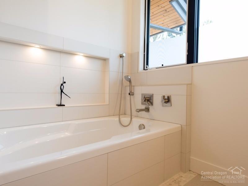 Skyliner Summit - Residential