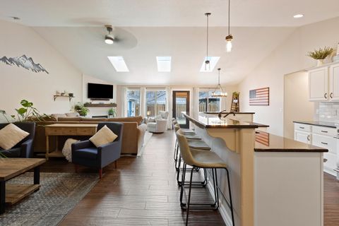 Tiny photo for 20017 Voltera Place, Bend, OR 97702 (MLS # 220214304)