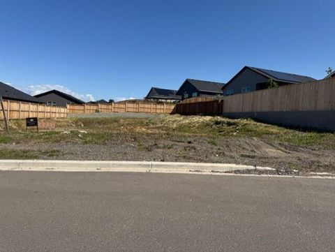 Tiny photo for 3323 Tree Top Drive #151, Medford, OR 97504 (MLS # 220220247)