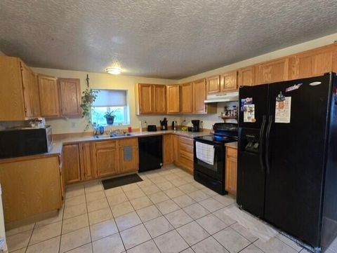 Tiny photo for 2310 W Antler Avenue, Redmond, OR 97756 (MLS # 220212879)