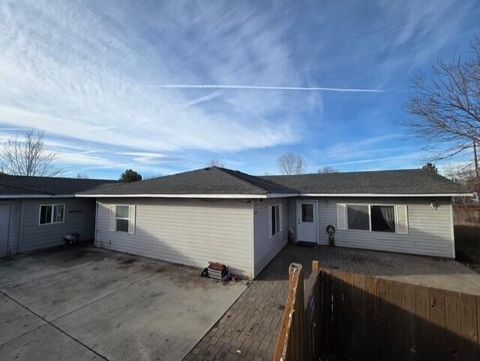 Photo of 2310 W Antler Avenue, Redmond, OR 97756 (MLS # 220212879)
