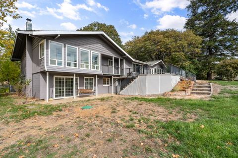 Tiny photo for 348 Ridgewood Drive, Jacksonville, OR 97530 (MLS # 220211186)