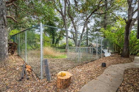 Tiny photo for 348 Ridgewood Drive, Jacksonville, OR 97530 (MLS # 220211186)