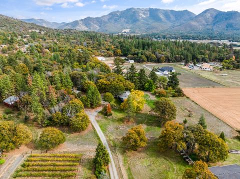 Tiny photo for 348 Ridgewood Drive, Jacksonville, OR 97530 (MLS # 220211186)