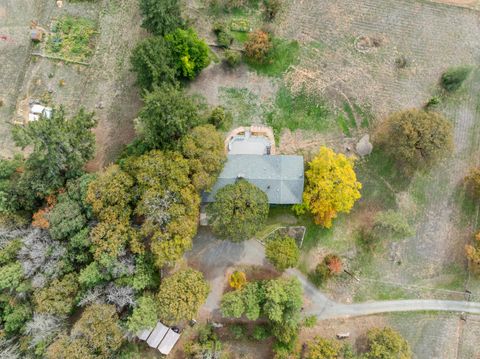 Tiny photo for 348 Ridgewood Drive, Jacksonville, OR 97530 (MLS # 220211186)