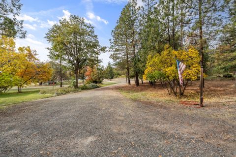 Tiny photo for 348 Ridgewood Drive, Jacksonville, OR 97530 (MLS # 220211186)