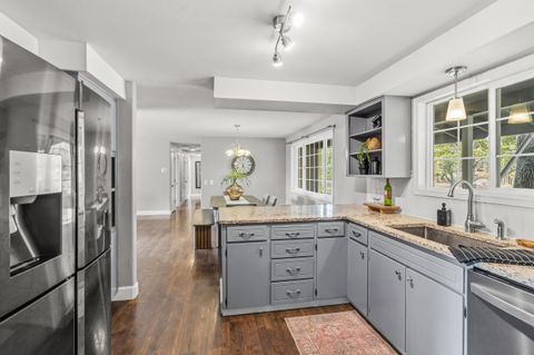 Tiny photo for 348 Ridgewood Drive, Jacksonville, OR 97530 (MLS # 220211186)