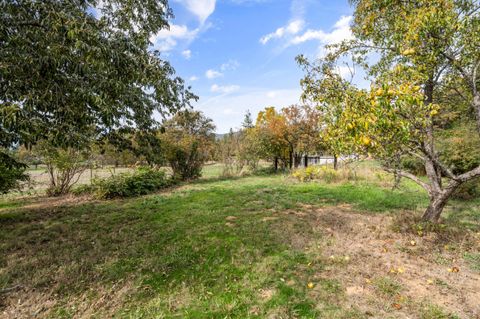 Tiny photo for 348 Ridgewood Drive, Jacksonville, OR 97530 (MLS # 220211186)