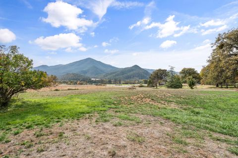 Tiny photo for 348 Ridgewood Drive, Jacksonville, OR 97530 (MLS # 220211186)