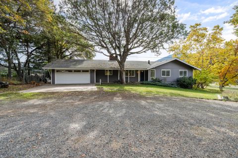 Tiny photo for 348 Ridgewood Drive, Jacksonville, OR 97530 (MLS # 220211186)